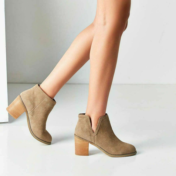 Urban Outfitters Maude Suede Ankle Boot size 8 - Picture 1 of 7
